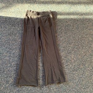 Charcoal Lululemon cropped yoga pants